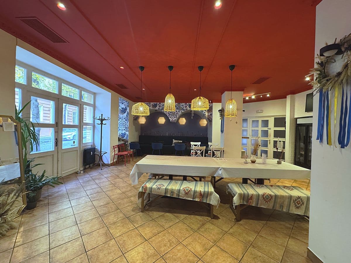 Commercial space Ostatní, 171 m² — Vinohrady · for rent